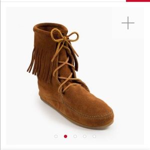 Brand new fringe Minnetonka booties